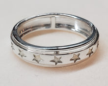 Load image into Gallery viewer, Size 11, Artisan Crafted Sterling Silver &quot;Row of Stars&quot; Ring 6+ gms of .925