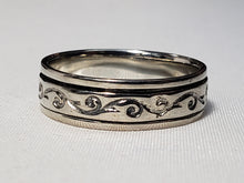 Load image into Gallery viewer, Size 6, Artisan Crafted Sterling Silver &quot;Tribal Design&quot; Spinner Ring 4+ gms of .925